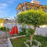 Troi House *