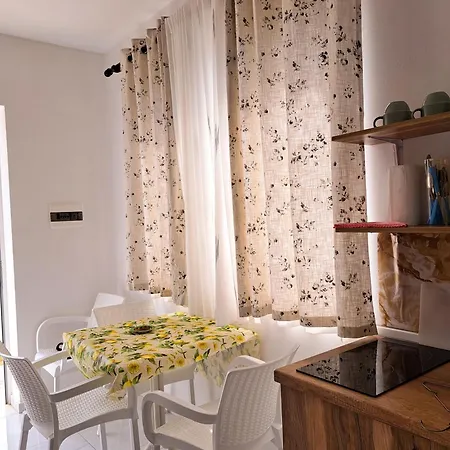 فيلة Troi House *