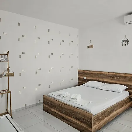 فيلة Troi House