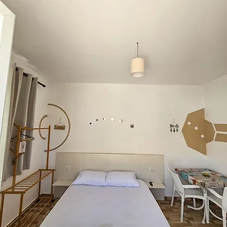 فيلة Troi House فلورا