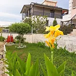 Troi House * Vlorë