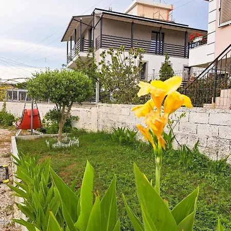 Troi House * فلورا